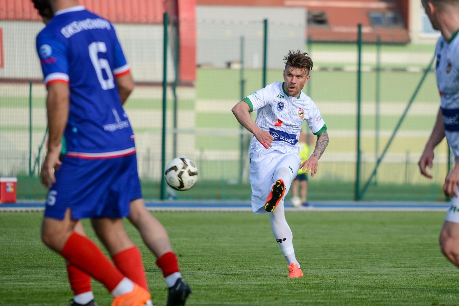 Hummel 4. Liga. Piłkarze Staru Starachowice po bardzo dobrym meczu pokonali GKS Zio-Max Nowiny 6:3. Trzy gole Michała Grunta