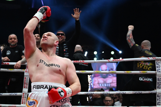 Boxing: Różański wins world championship
