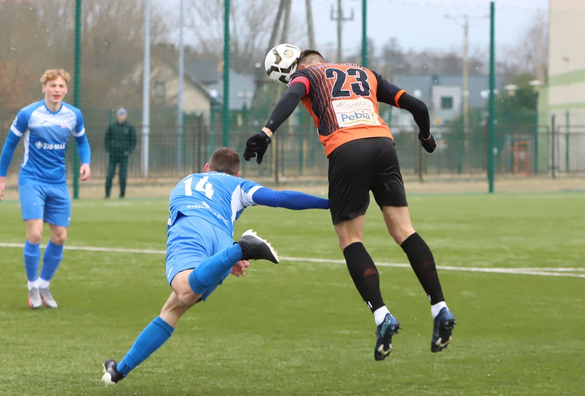 KSZO 1929 Ostrowiec odpadł z Okręgowego Pucharu Polski. Przegrał w Nowinach z GKS Zio-Max 2:3. Zobacz zdjęcia  | Echo Dnia Świętokrzyskie